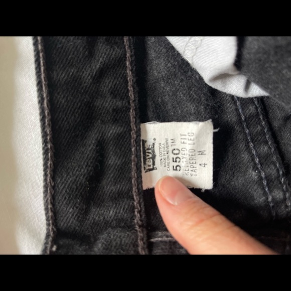 Levi black distressed shorts - fits like a 24 - Picture 8 of 9